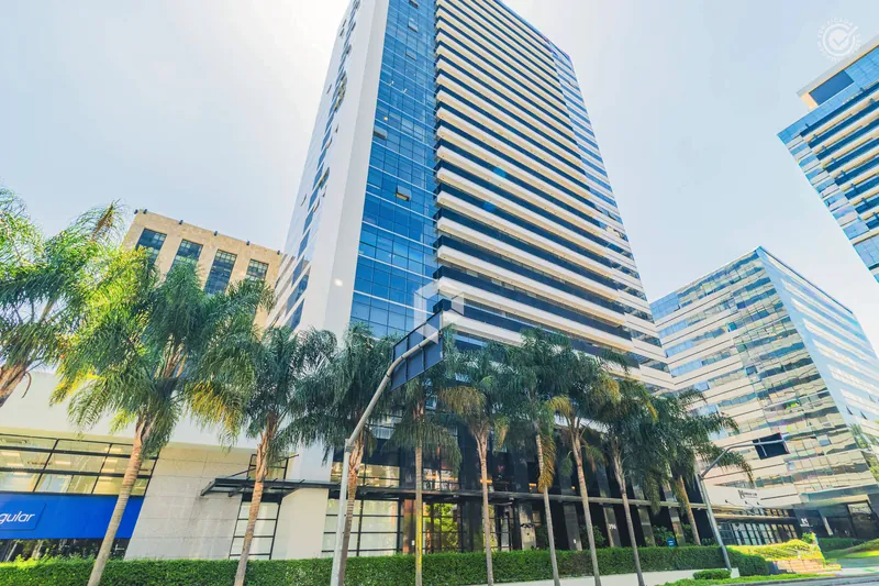 Fachada do edifício Neo Business, em Curitiba